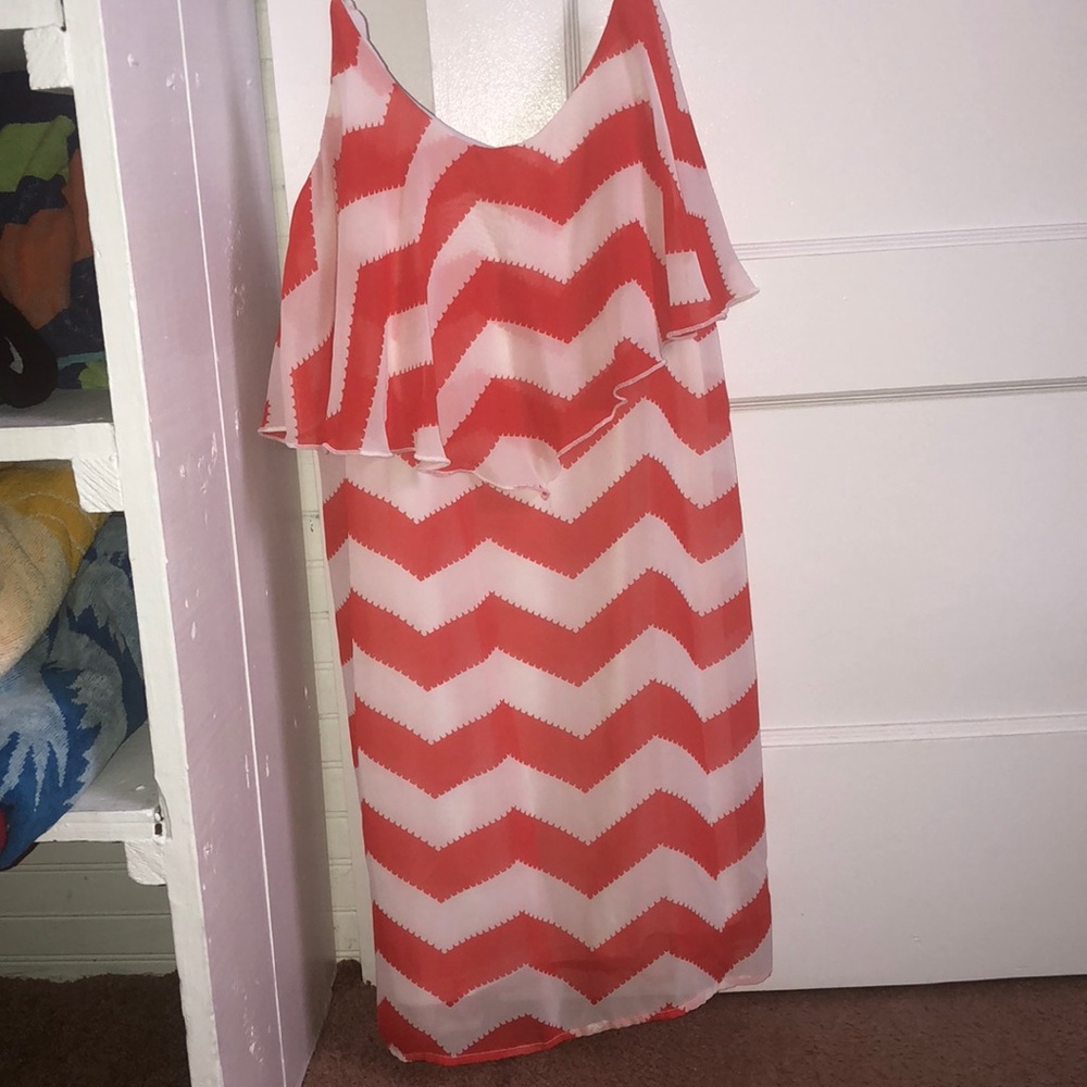 Orange and white chevron print dress!🧡